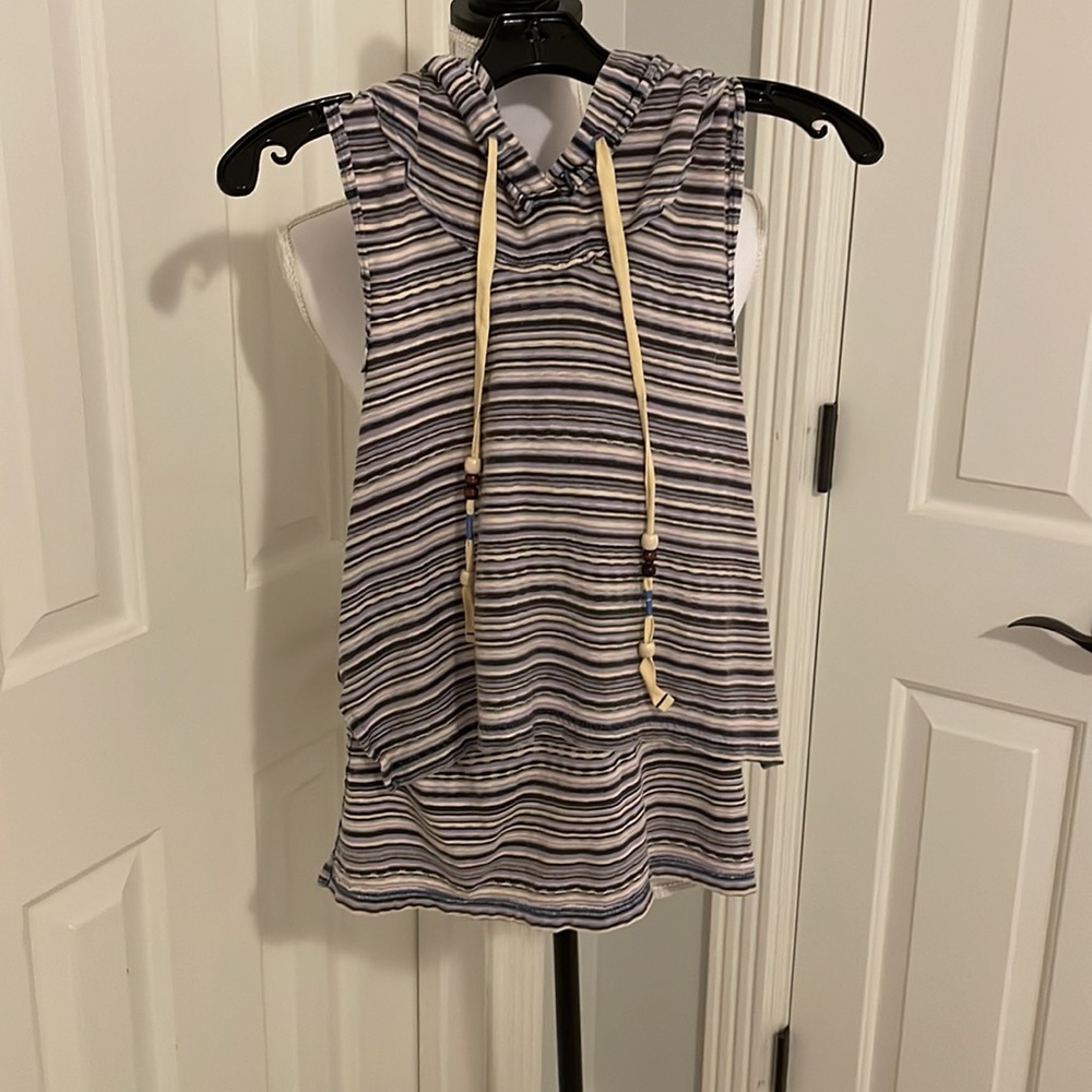 We The Free Hooded Sleeveless Shirt Medium